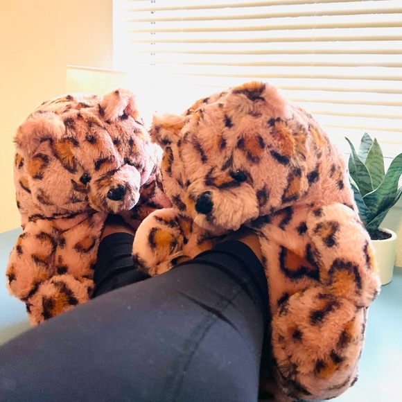 New Pink leopard Teddy slippers - Picture 2 of 3